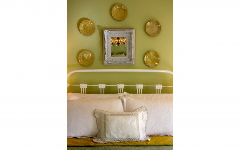 bedroom yellow and green